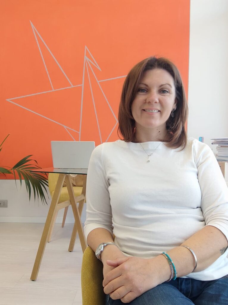 assistente sociale busca cuneo